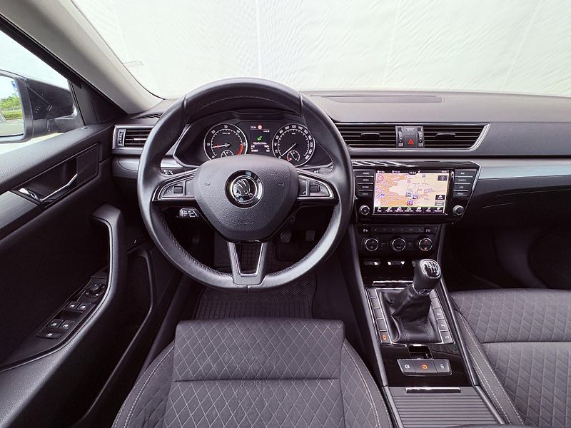 Škoda Superb Combi 1.6 TDI STYLE 88 kW M6F - fotka 15 z 30
