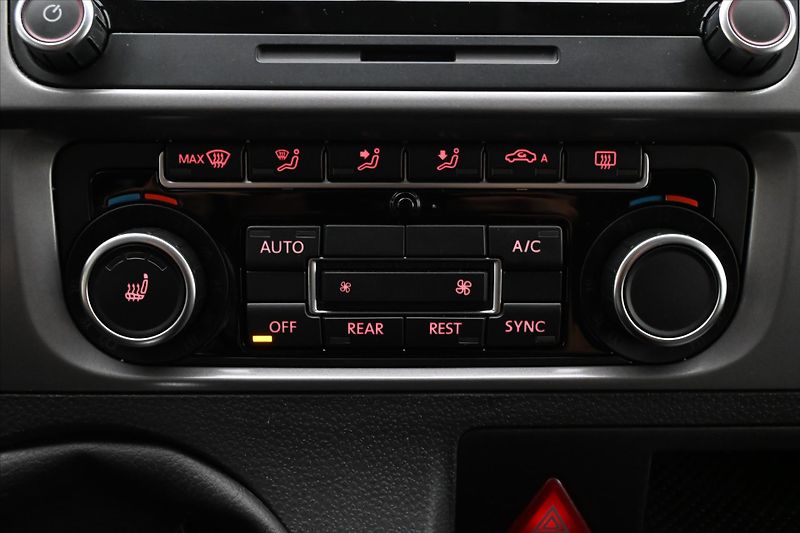 Volkswagen Caravelle 2,0 TDI 132kW Manuál Tažné Zár - fotka 21 z 31