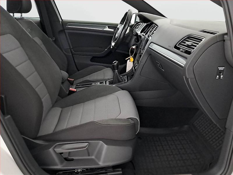 Volkswagen Golf (2015) R-Line 1.4 TSI, Serv.kniha - fotka 9 z 15