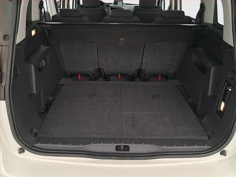 Peugeot 5008 (2014) 1.6 HDi, 7 míst, Navi - fotka 14 z 21