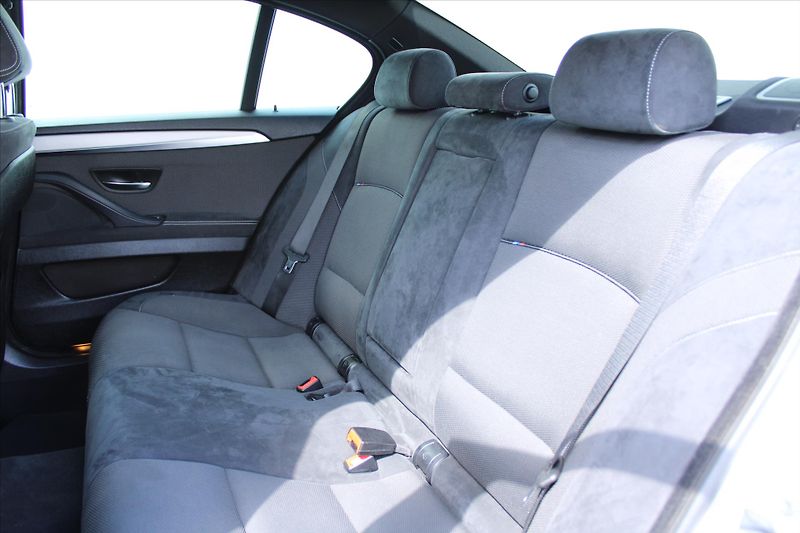 BMW Řada 5 530d xDrive 190kW M PAKET ČR - fotka 12 z 32