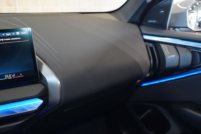 BMW X3 20d xDrive, Tažné, HUD, H/K - fotka 41 z 48