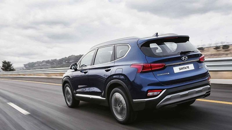 Hyundai Santa Fe.