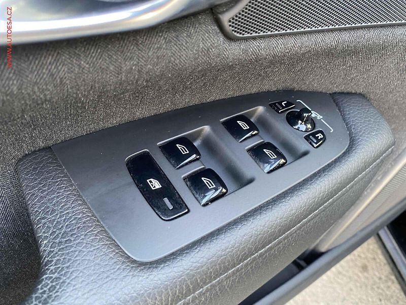 Volvo V90 (2018) 2.0d3, LED, světla - fotka 13 z 21