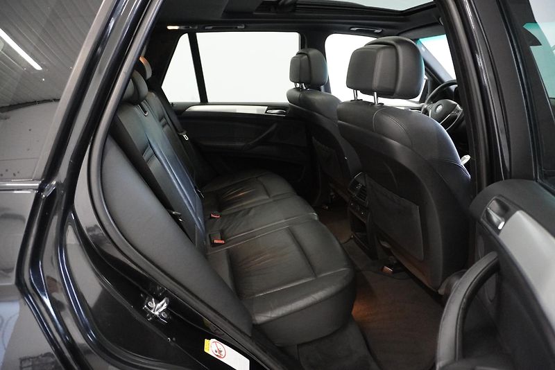 BMW X5 3,0 XDRIVE35D AUT. - fotka 28 z 34