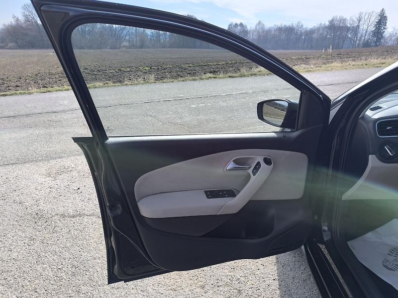 Volkswagen Polo (2011) 1.6 TDI,PRVNÍ MAJITEL,SERVISKA - fotka 9 z 40