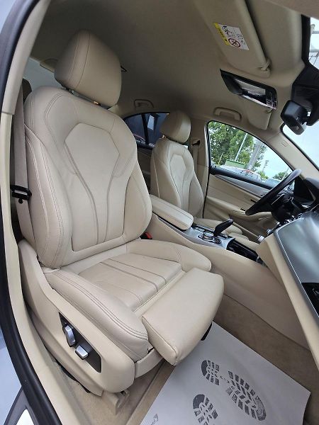 BMW Řada 5 530i 185kW XDRIVE LUXURY - DPH - fotka 9 z 47