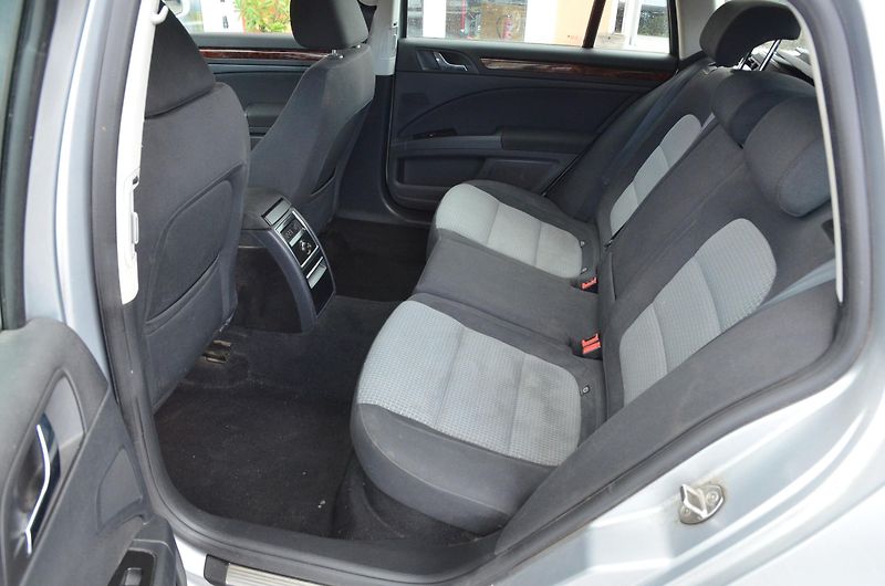 Škoda Superb (2011) 2.0 TDi 103kW AMBITION - fotka 10 z 31