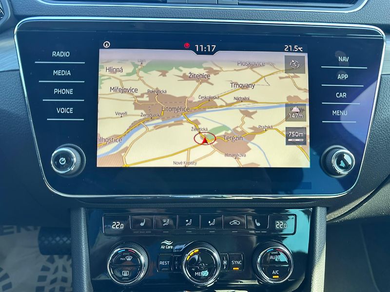 Škoda Superb 2.0 TDI 110kW Style - fotka 14 z 18