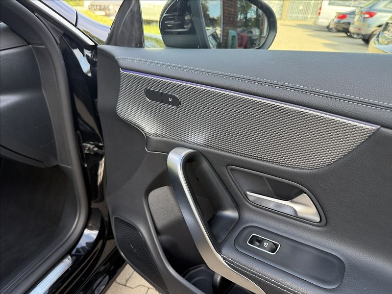 Mercedes-Benz CLA 180d - fotka 20 z 23