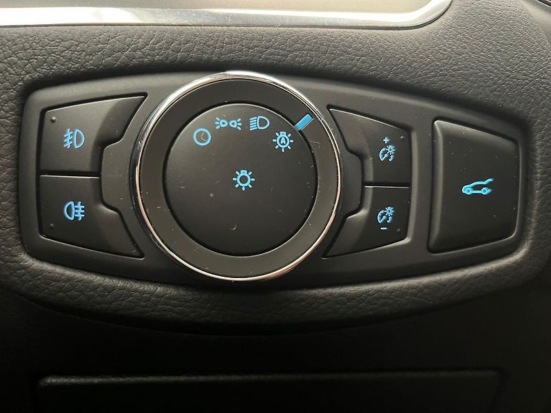 Ford S-MAX 2.5 HEV TITANIUM 7 míst - fotka 15 z 70
