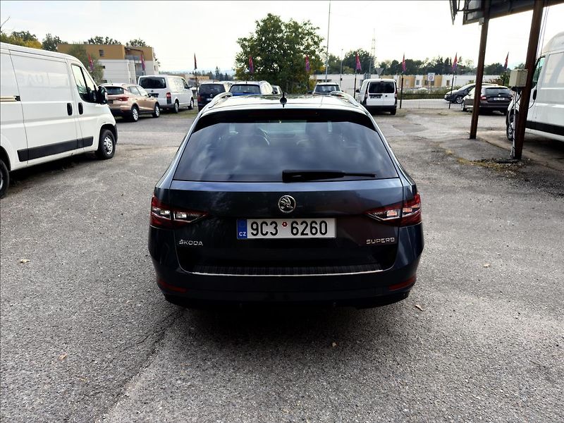 Škoda Superb 2,0 TDi Laurin & Klement - fotka 6 z 54