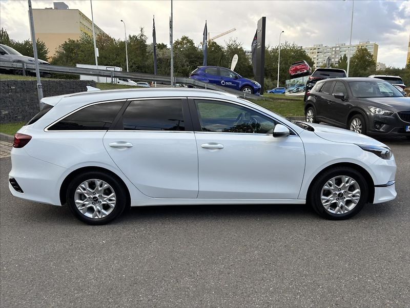 Kia Ceed 1,5 TGDi 118kW TOP ZÁRUKA NAVI - fotka 6 z 40