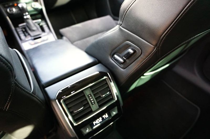 Škoda Superb (2016) STYLE PLUS 2,0 TDI 110 kW - fotka 30 z 53