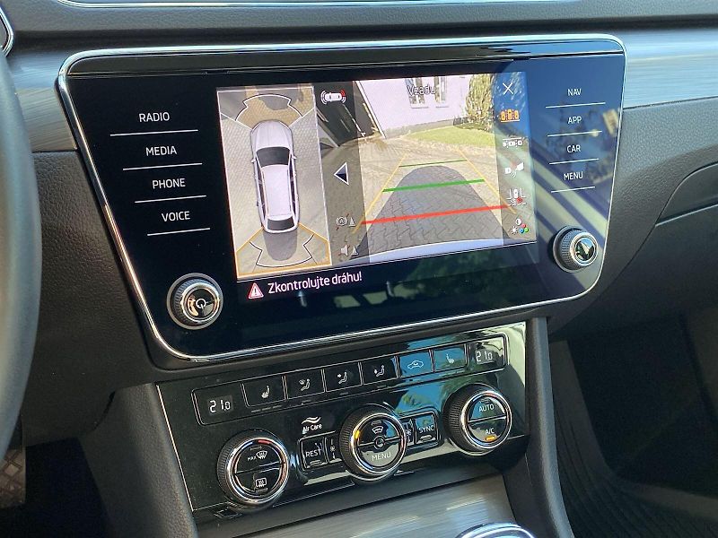 Škoda Superb (2023) Combi 2.0 TDI DSG Style - fotka 12 z 35