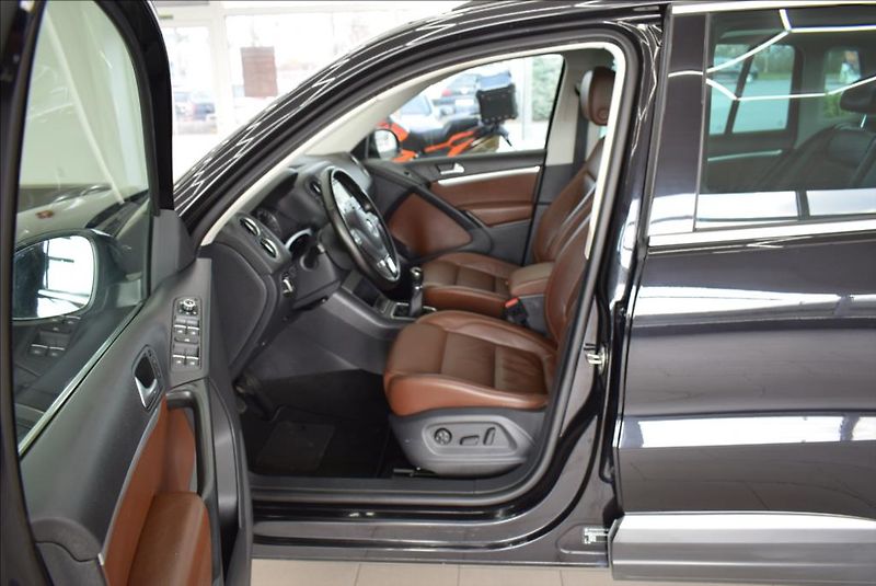 Volkswagen Tiguan 1,4 TSi, 1.maj,navi,kůže,pano, - fotka 10 z 32