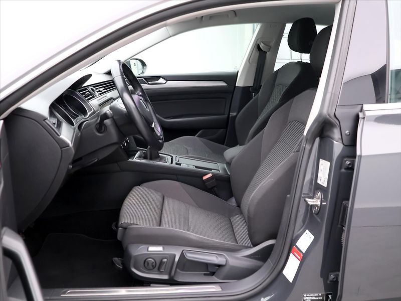 Volkswagen Arteon 2,0 TDI 110kW DPH - fotka 11 z 37