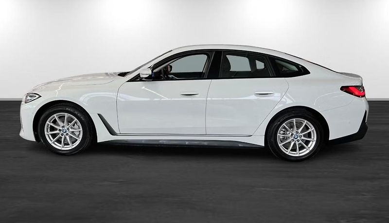 BMW i4 eDrive40 GC Kamera Auto. Park. - fotka 4 z 16
