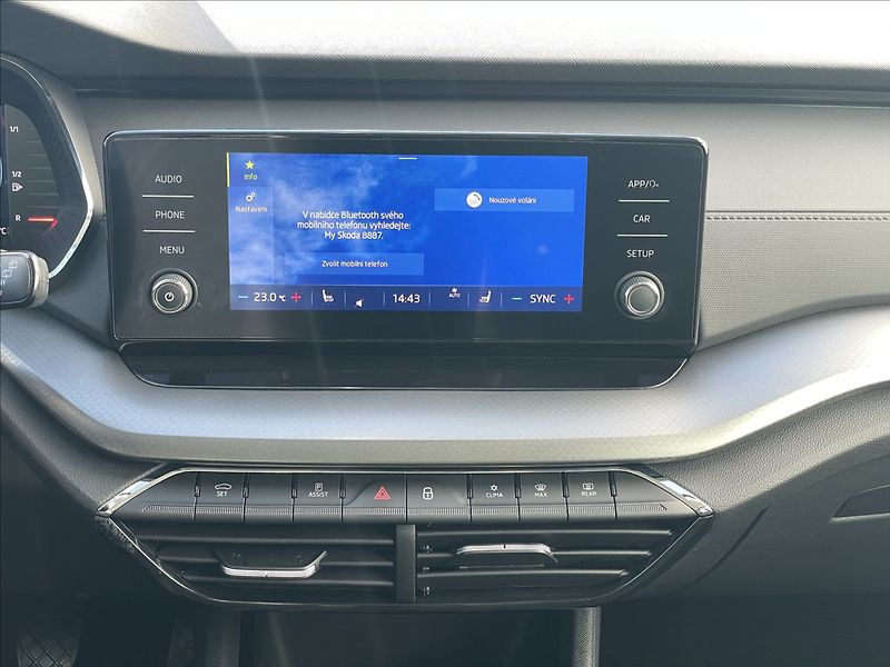 Škoda Octavia 2,0 TDI Combi Ambition Plus - fotka 12 z 24