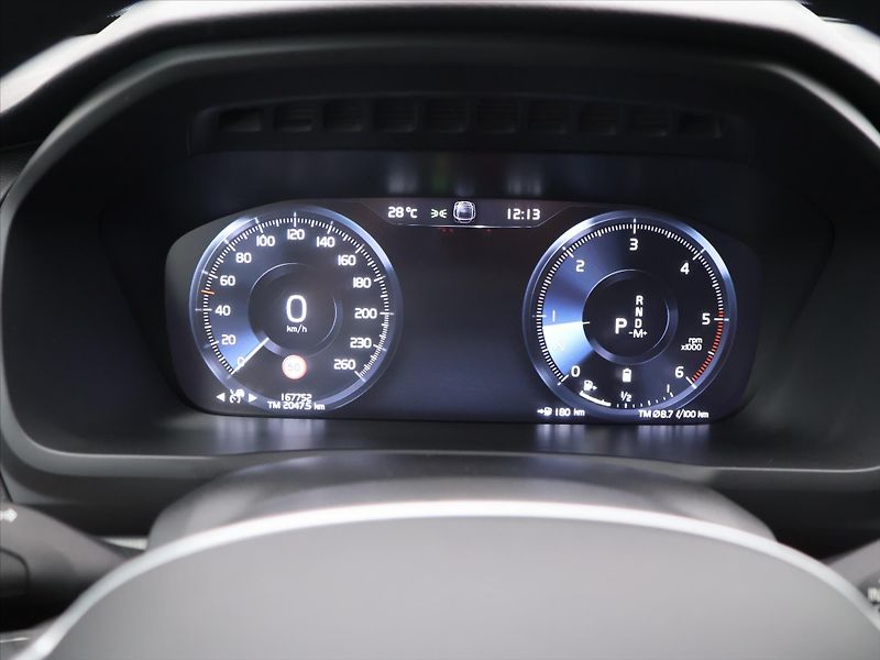 Volvo XC90 2,0 B5 173 kW AWD 7 Míst DPH C - fotka 17 z 28