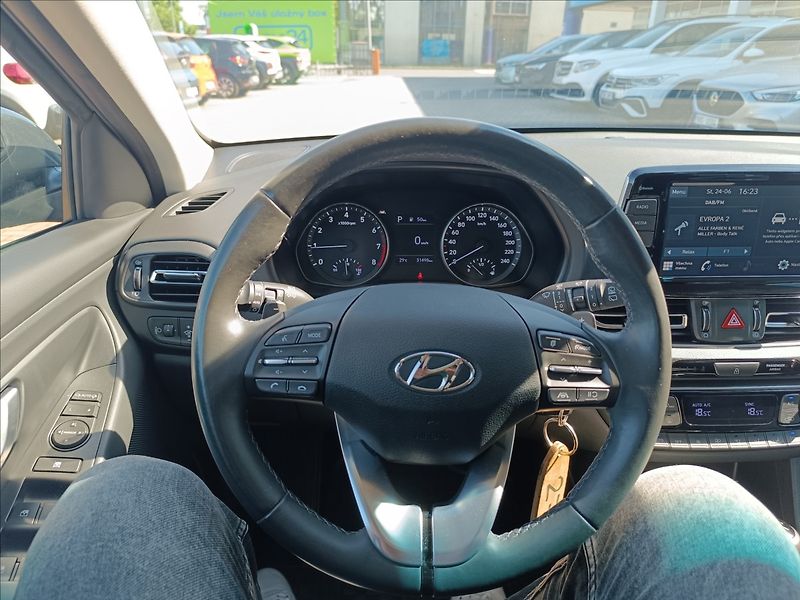 Hyundai i30 1,0 T-GDi, DCT, Automat Smart - fotka 10 z 21