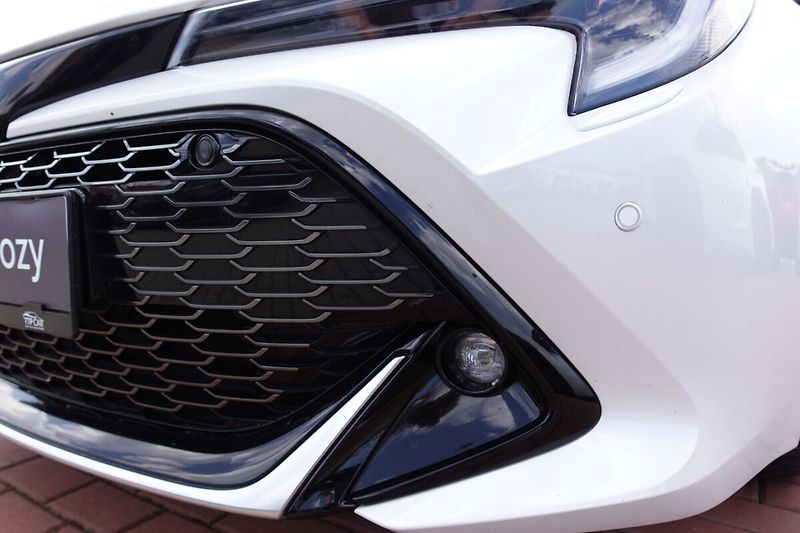 Toyota Corolla 1,8HSD GR Sport Dynamic - fotka 31 z 33