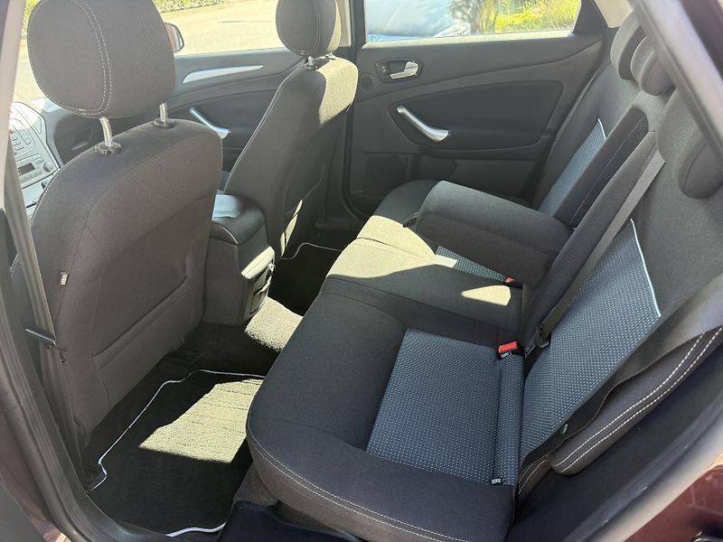 Ford Mondeo 2.0i ALU XENON 1 MAJITEL. - fotka 12 z 12