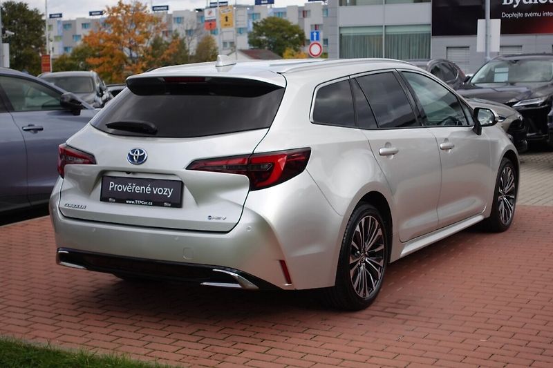 Toyota Corolla 2,0 HEV Style TS - fotka 4 z 33