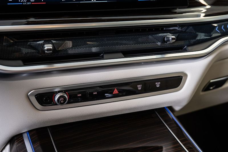 BMW X7 xDrive 40d LED/360 - fotka 21 z 31