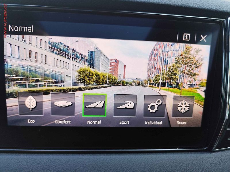 Škoda Karoq (2019) 2.0 TSi 4x4, SportLine, DSG - fotka 18 z 33