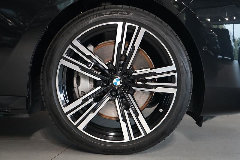 BMW Řada 7 750e xDrive,Televize,EL. dveře - fotka 7 z 50