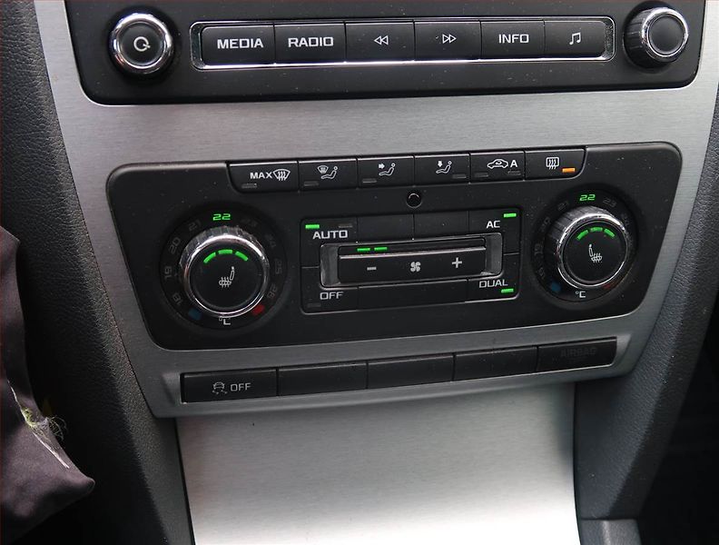 Škoda Octavia (2013) Scout 2.0 TDI, 4X4, Xenony - fotka 17 z 22