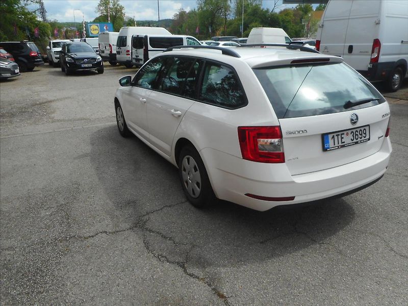 Škoda Octavia 1,6 TDi - fotka 7 z 22