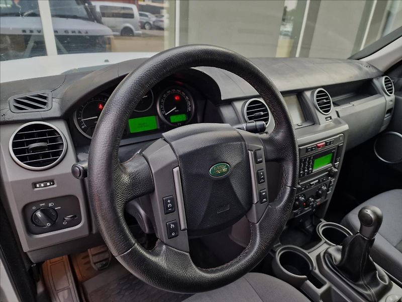 Land Rover Discovery 2.7 TDV6 140kW 4x4 - fotka 18 z 42