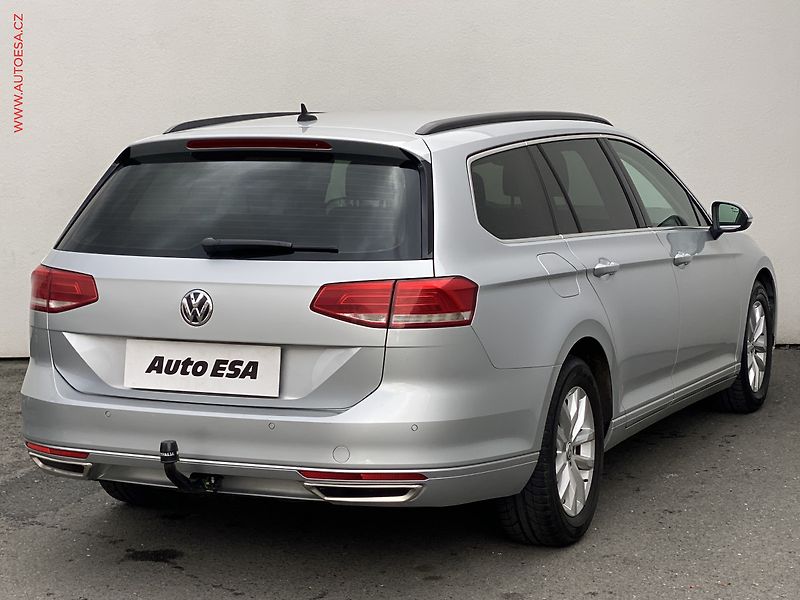 Volkswagen Passat (2015) 2.0 TDi, Comfortline, navi - fotka 4 z 18
