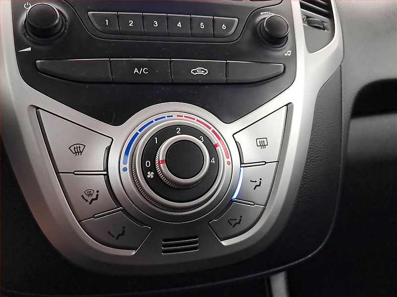 Hyundai ix20 (2015) 1.4 CVVT, Serv.kniha - fotka 13 z 17