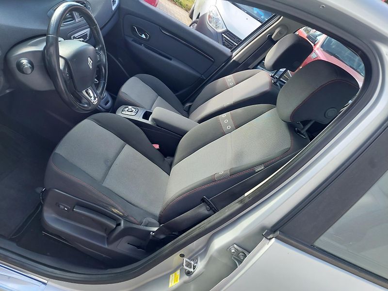 Renault Grand Scénic (2013) III. Paris De Luxe TCe 130 - fotka 18 z 41