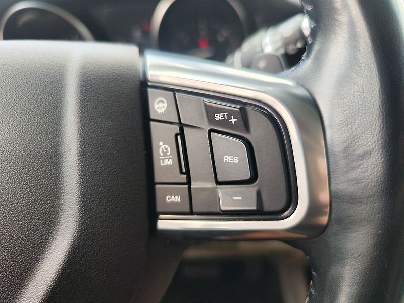 Land Rover Discovery Sport 2.0 TD4 HSE/132kW Servisováno - fotka 26 z 33