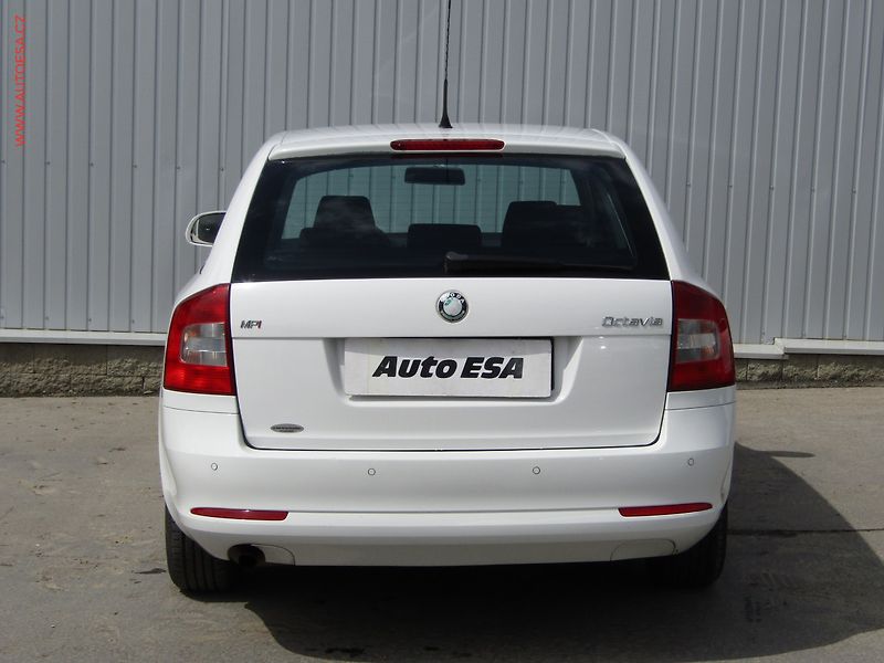 Škoda Octavia (2009) 1.6 MPi, Ambiente, AC - fotka 5 z 13