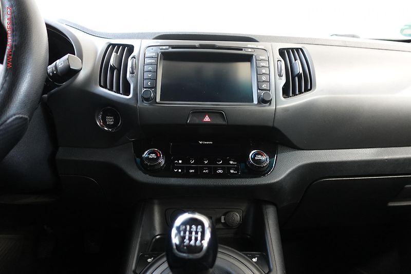 Kia Sportage (2014) 2.0CRDi 4x4, Xenon, navi - fotka 13 z 22
