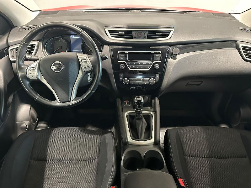 Nissan Qashqai 1,2 DIG-T Acenta - fotka 9 z 17
