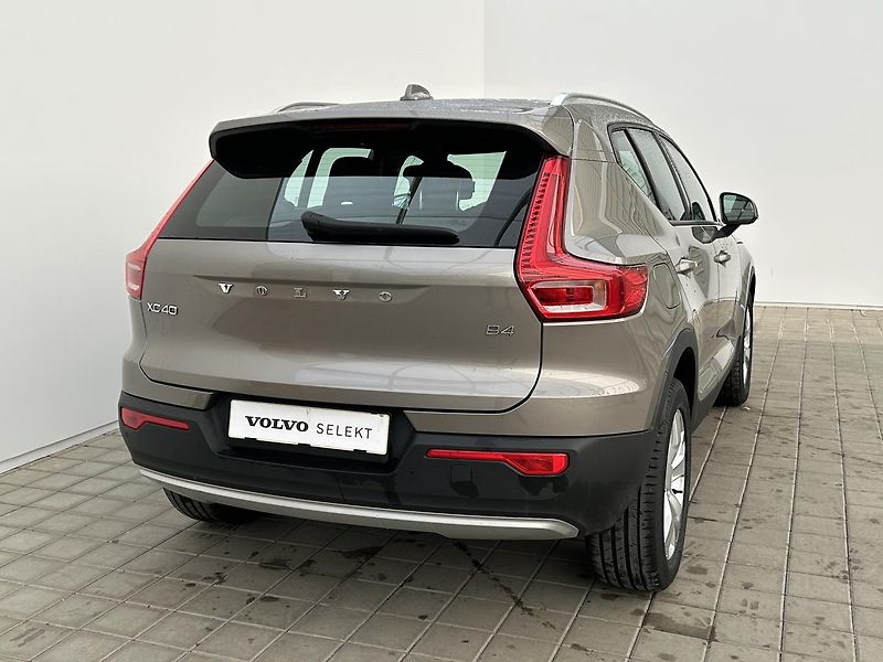 Volvo XC40 2.0  B4 Momentum Pro - fotka 5 z 31