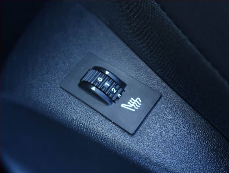 Peugeot 2008 (2018) 1.2 PureTech, Automat - fotka 18 z 18