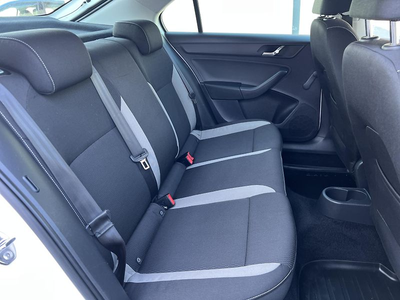 Škoda Rapid 1.4TSi 90kw DSG KLIMA ALU ČR - fotka 28 z 38