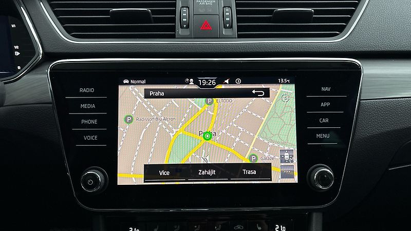 Škoda Superb 2.0 TDI DSG 4x4 Style Combi - fotka 29 z 30