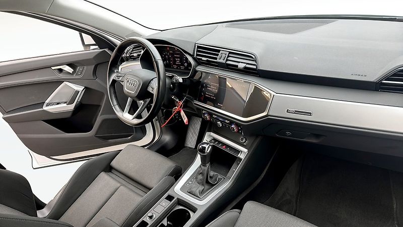Audi Q3 35TFSI S Tronic LED Cockpit - fotka 11 z 17