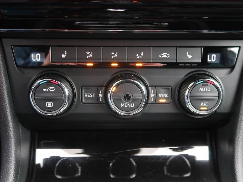 Škoda Superb (2016) Style 2.0 TDI, Automat, Kůže - fotka 12 z 19