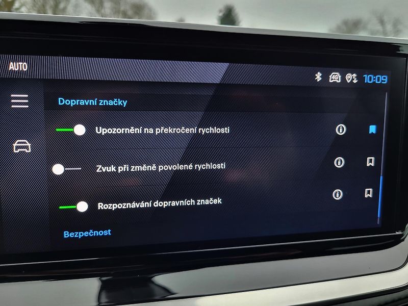 Peugeot 2008 1.2 PureTech 130k AUTOMAT - fotka 17 z 45