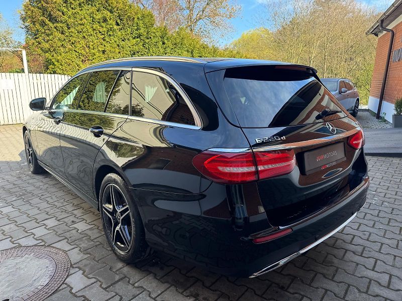 Mercedes-Benz Třídy E E220d-4M-AMG-ČR - fotka 4 z 28