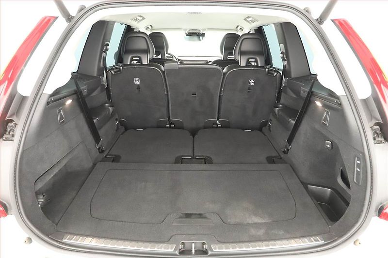 Volvo XC90 (2018) D5 AWD - fotka 19 z 20